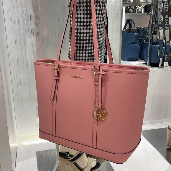 MICHAEL KORS
Jet Set Travel Lg Top Zip Shoulder Tote Saffiano Leather
Carnation - Picture 4 of 16